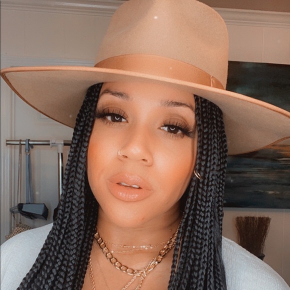 Meet your Posher, Quaneice - Picture 1 of 1